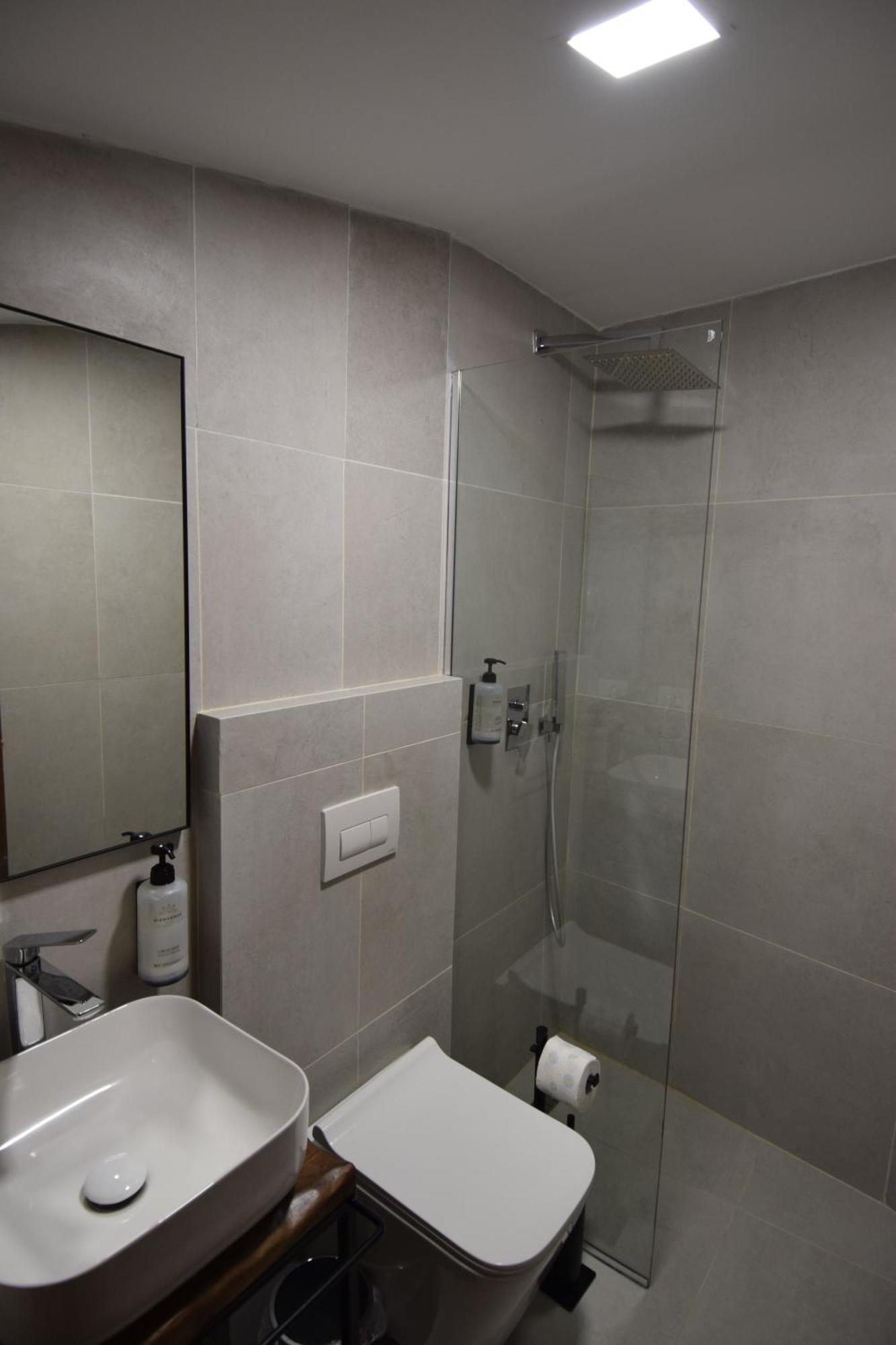Aqueduct Inn Gjirokastra Kültér fotó