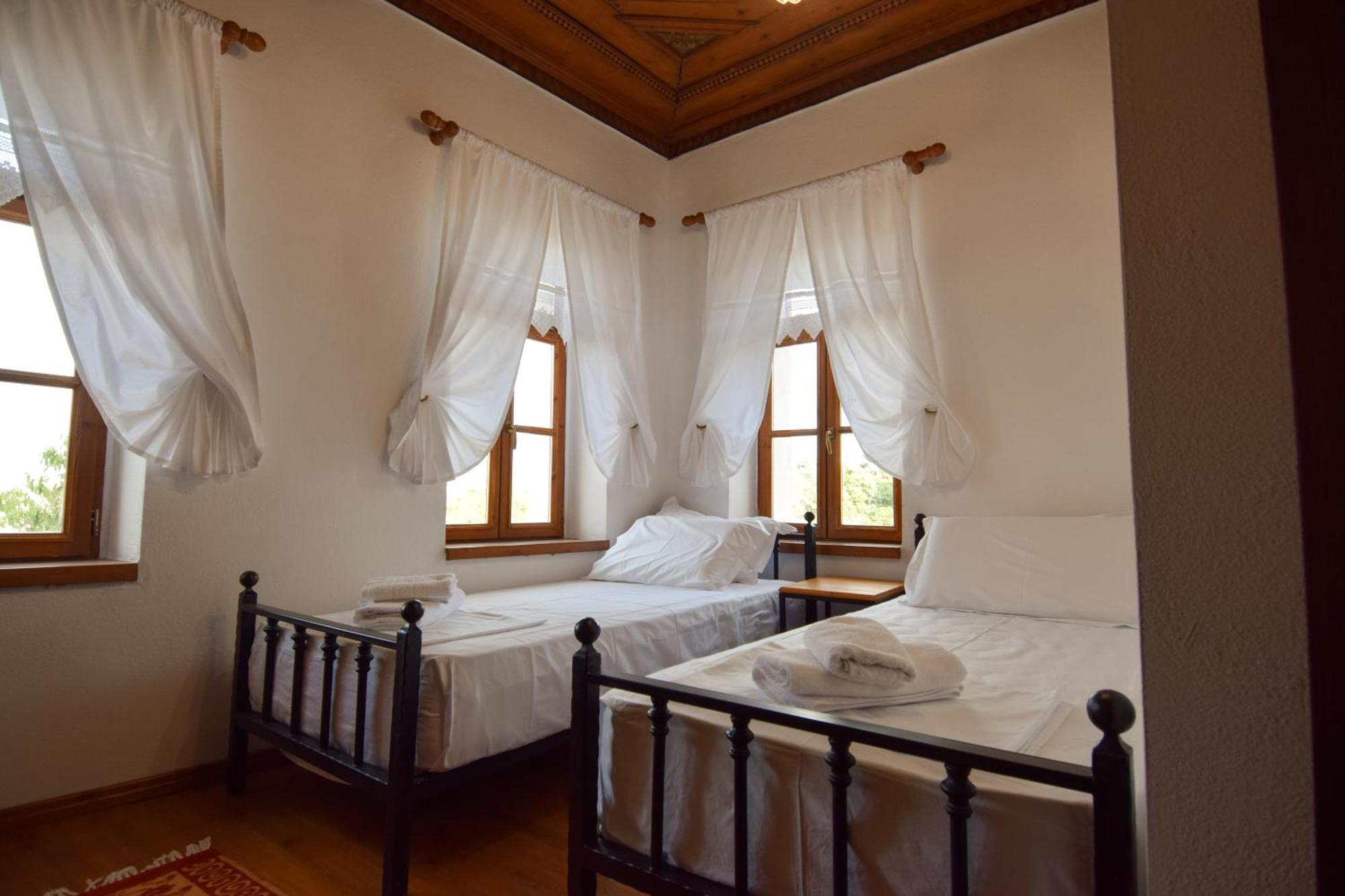 Aqueduct Inn Gjirokastra Kültér fotó
