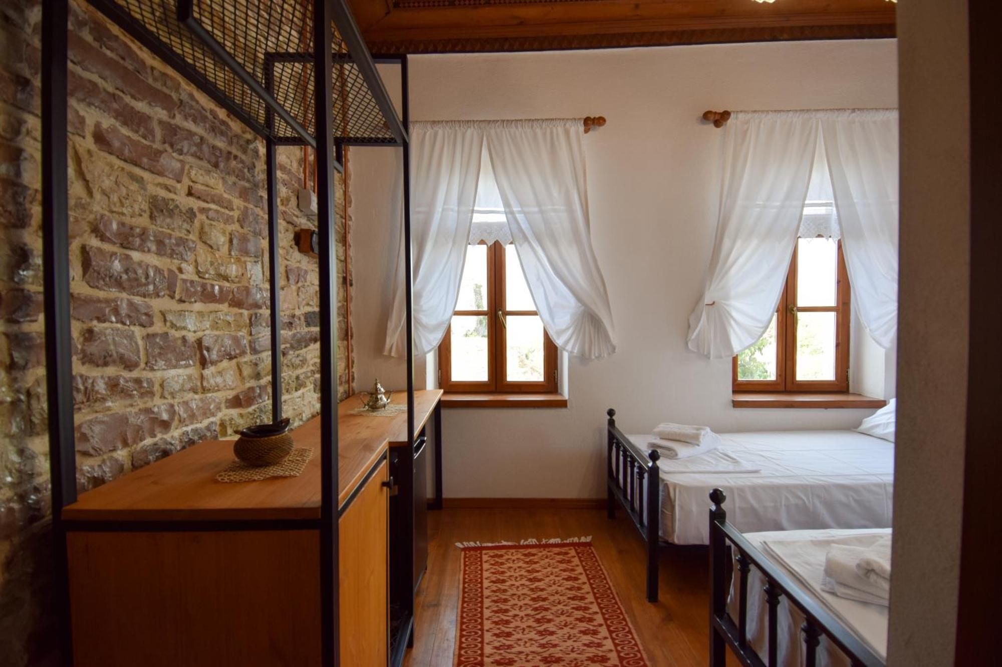 Aqueduct Inn Gjirokastra Kültér fotó